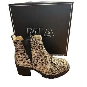Mia Cheetah Lauren Boots Size 8